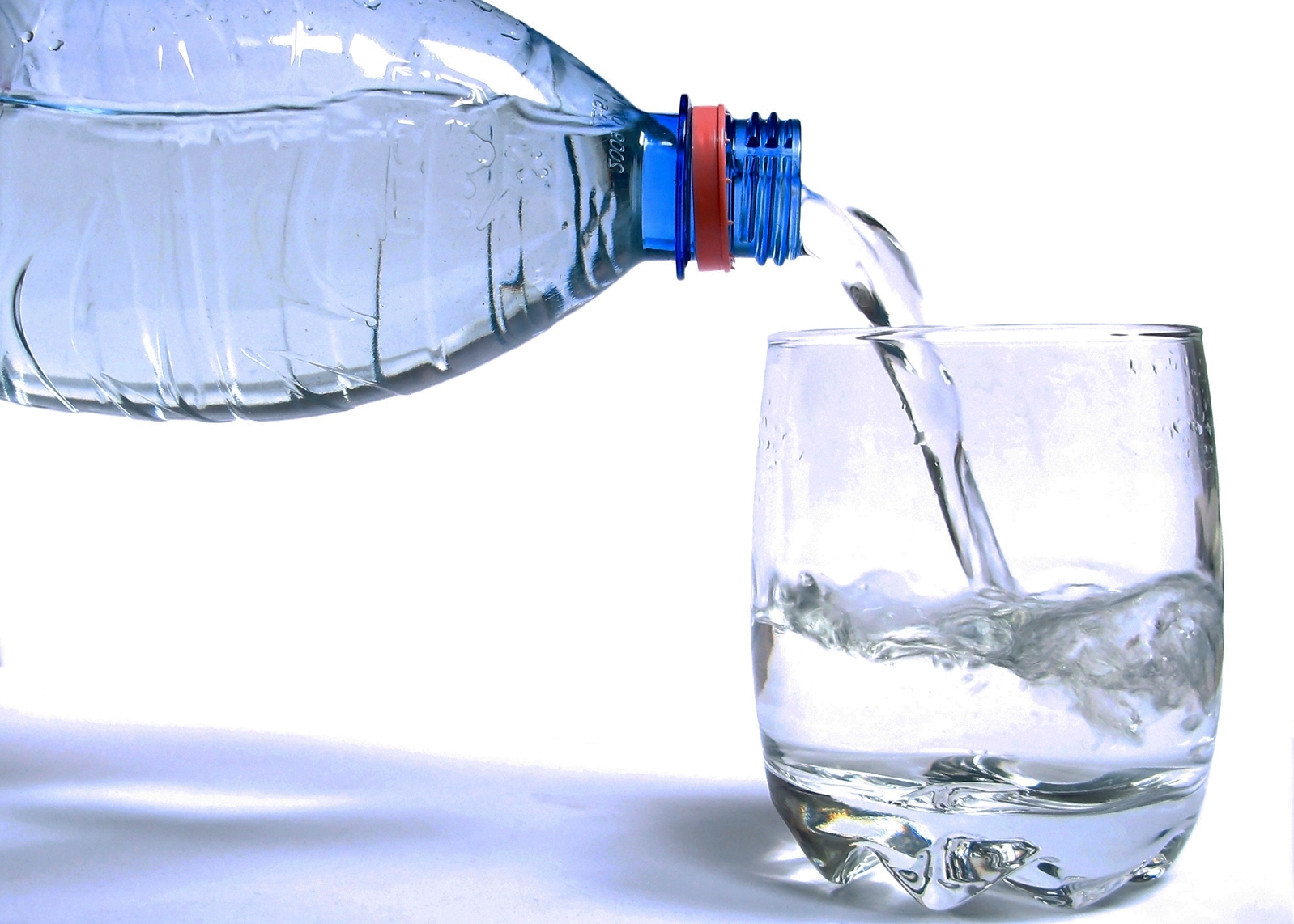 Yetersiz Kan Dolaşımı Nedeniyle Elleriniz ve Ayaklarınız Hep Soğuk Mu? İşte Size Çözüm! Drinking-water