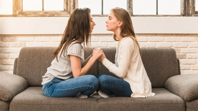 panik-atan-gecen-birine