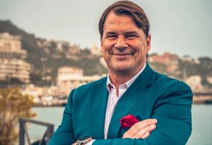 Ford’un CEO’su Jim Farley, 17 Yaşındaki Oğlunu Sanayide İşe Verdi
