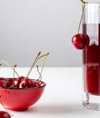 Yatmadan Önce Vişne Suyu İçmek Gerçekten Uyku Kalitenizi Artırıyor mu?